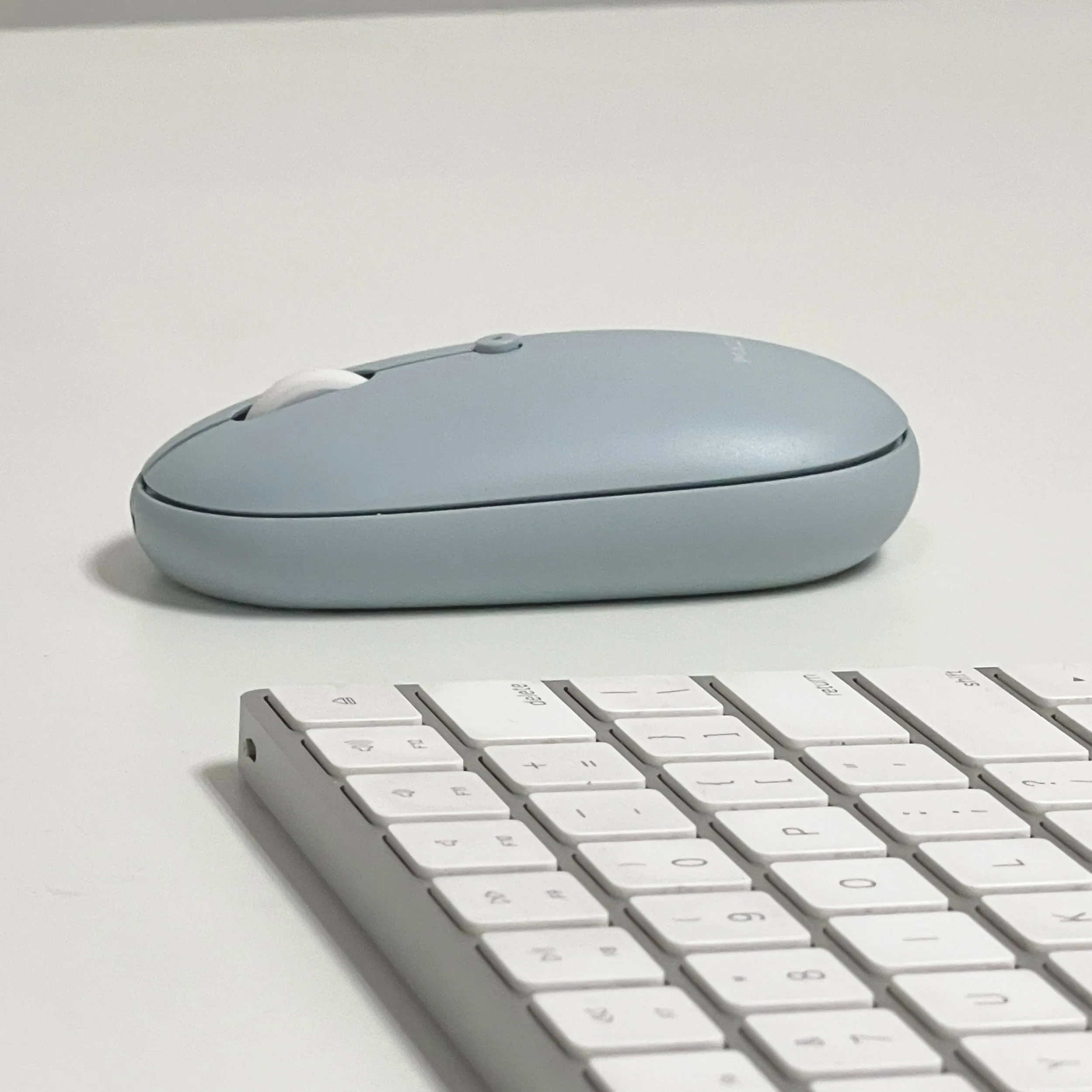 Vivid Bluetooth Mouse for Mac and PC (Blue)