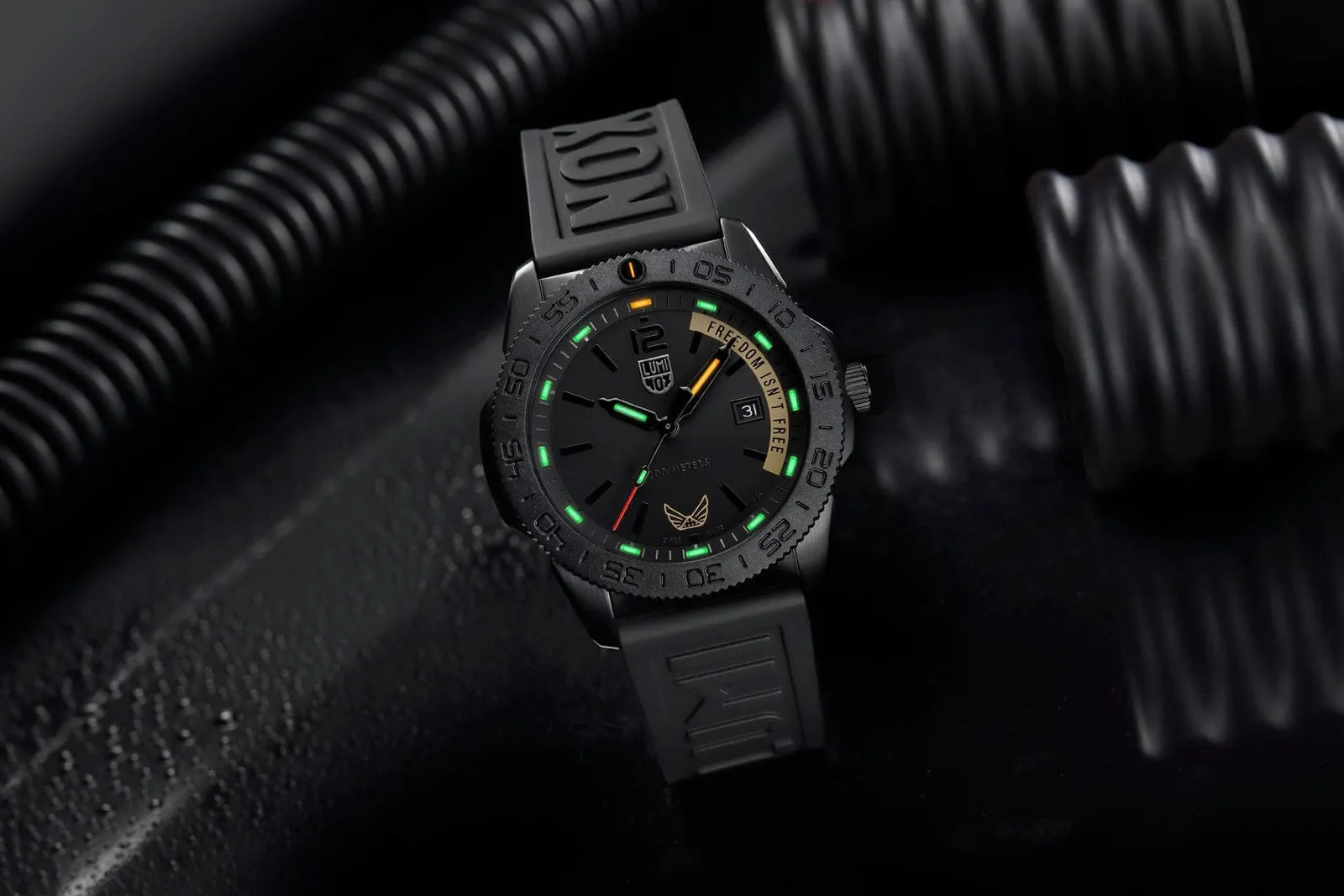 VOLITION AMERICA 'Freedom Isn't Free', Dive Watch, 44mm XS.3121.BO.VOL.FR